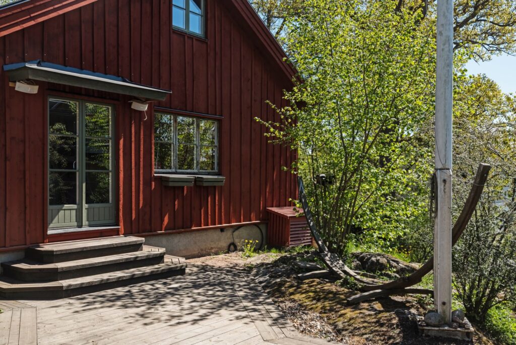 Demontering & byte till underhållsfria kompositfönster i villa. Solna Frösunda Stockholm